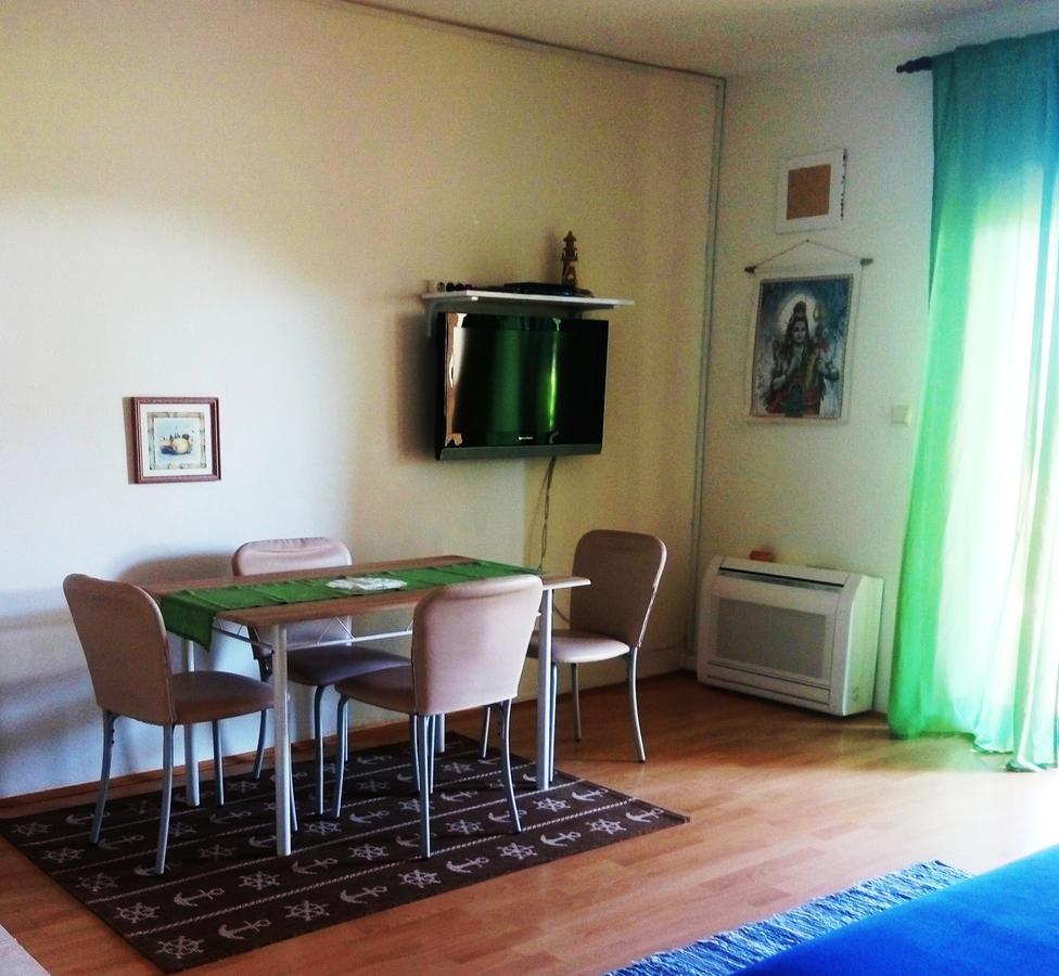 Linea Mare Apartment Ровінь Екстер'єр фото